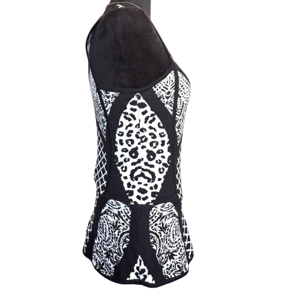 Artelier Small Black & White Geometric Sleeveless Tank Top - Picture 2 of 6